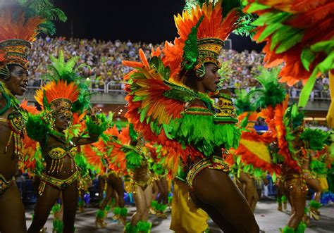  マルセロ・チャガスの「リオの Carnaval の夜」：熱狂と感動の Samba パフォーマンスが伝説になる！